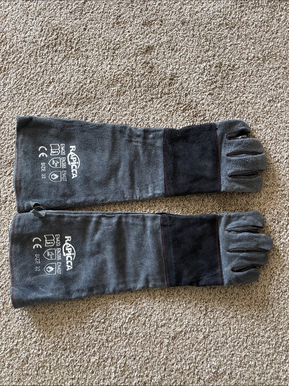 Ragica Long Gray Split-Toe Protective Gloves Raptor never used!